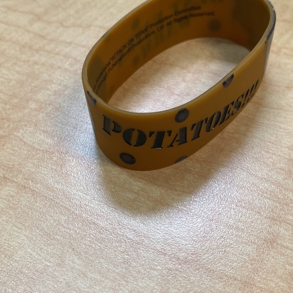 Attack on Titans-Sasha Potatoes Best Eaten Warm-Bracelet - Picture 4 of 6